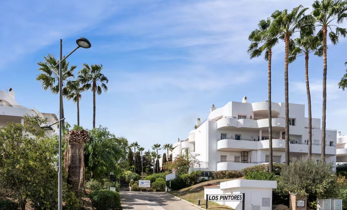 Investment renovated apartment with tourist license and two terraces by the golf course, Estepona, Spain