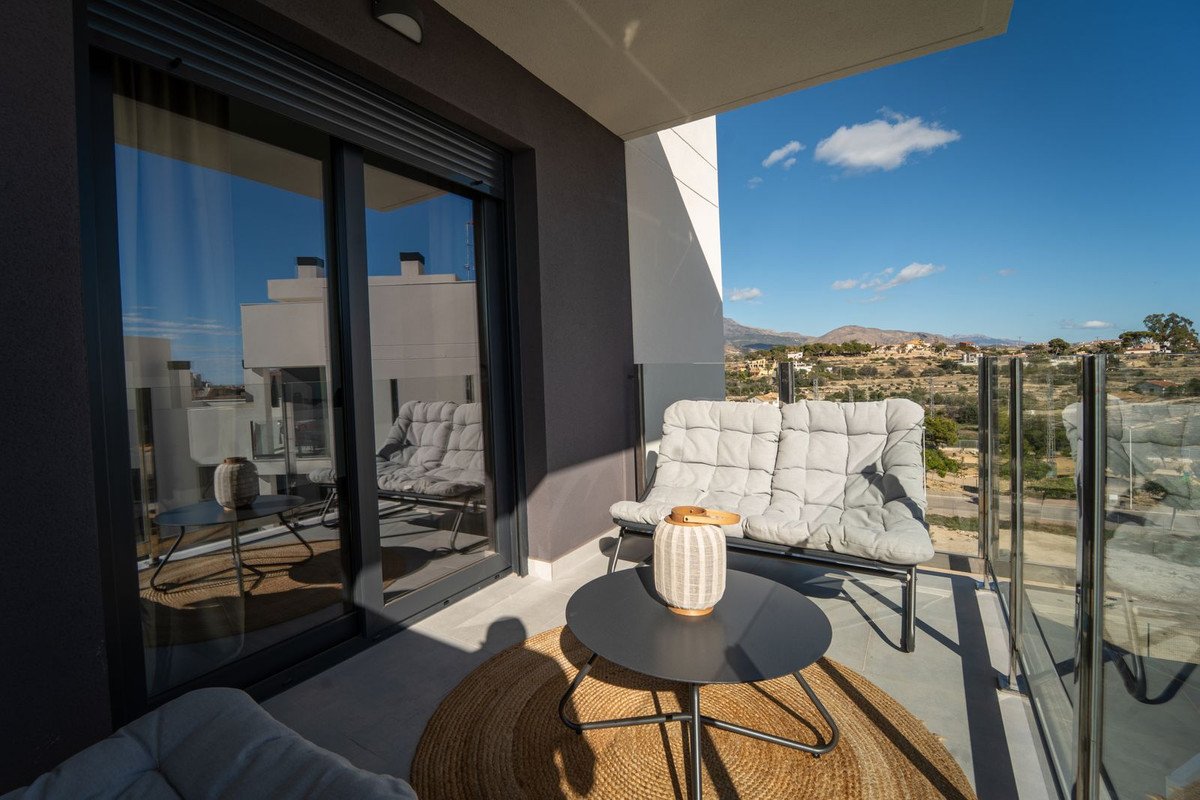 New top floor apartment with sea views and garage, Villajoyosa, Spain