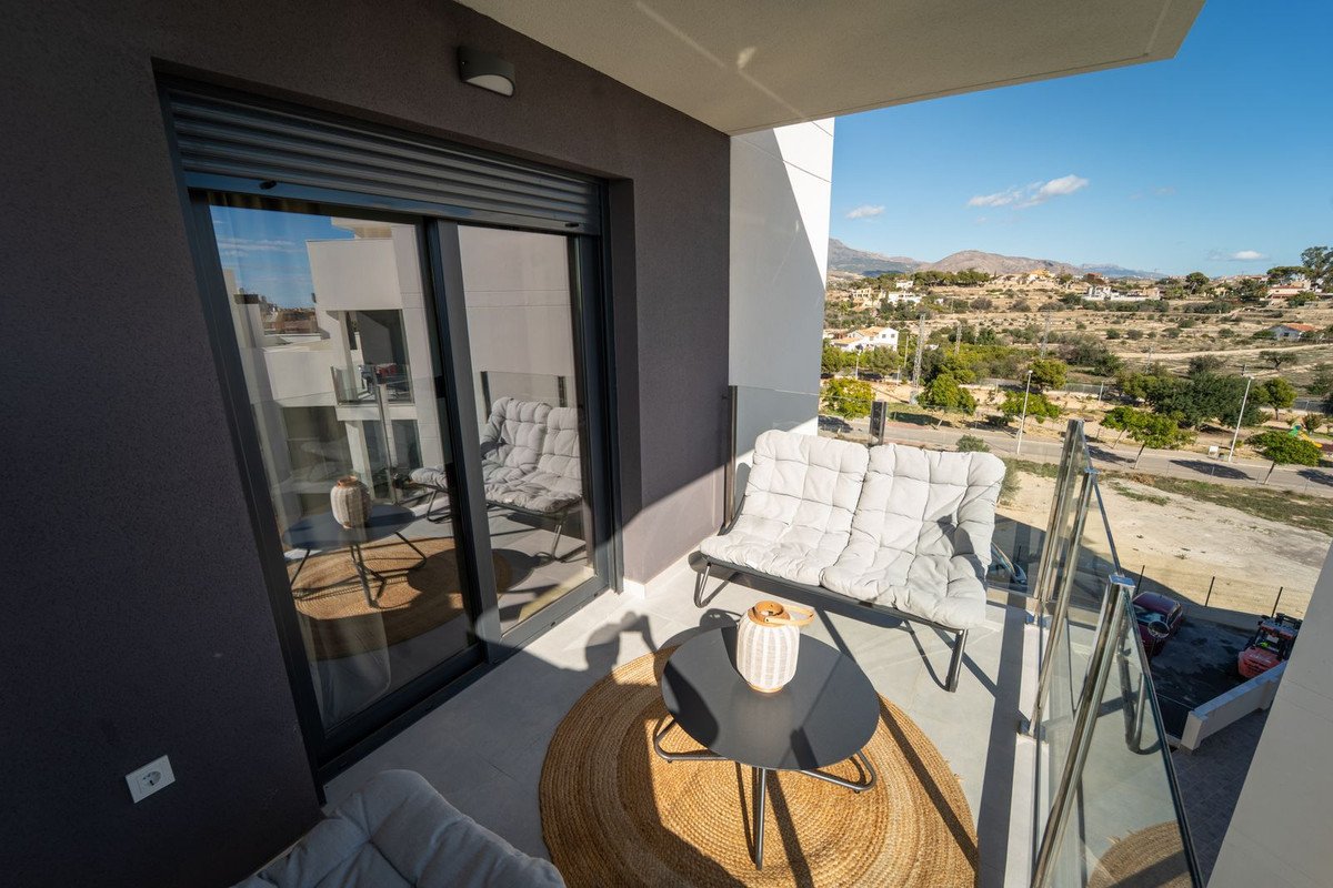 New top floor apartment with sea views and garage, Villajoyosa, Spain