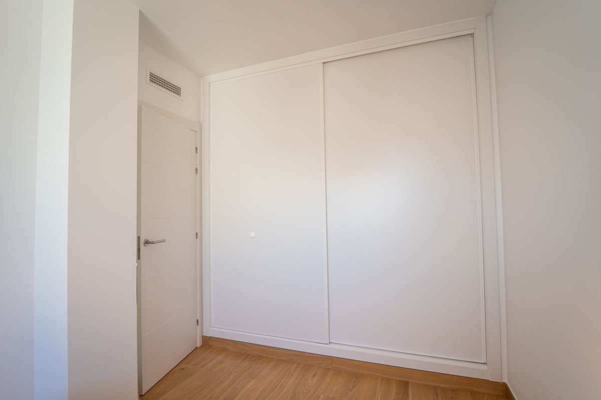 New top floor apartment with sea views and garage, Villajoyosa, Spain