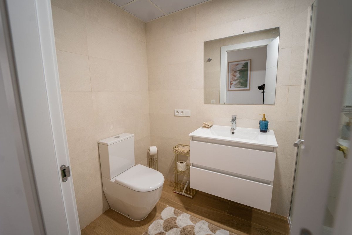 New top floor apartment with sea views and garage, Villajoyosa, Spain