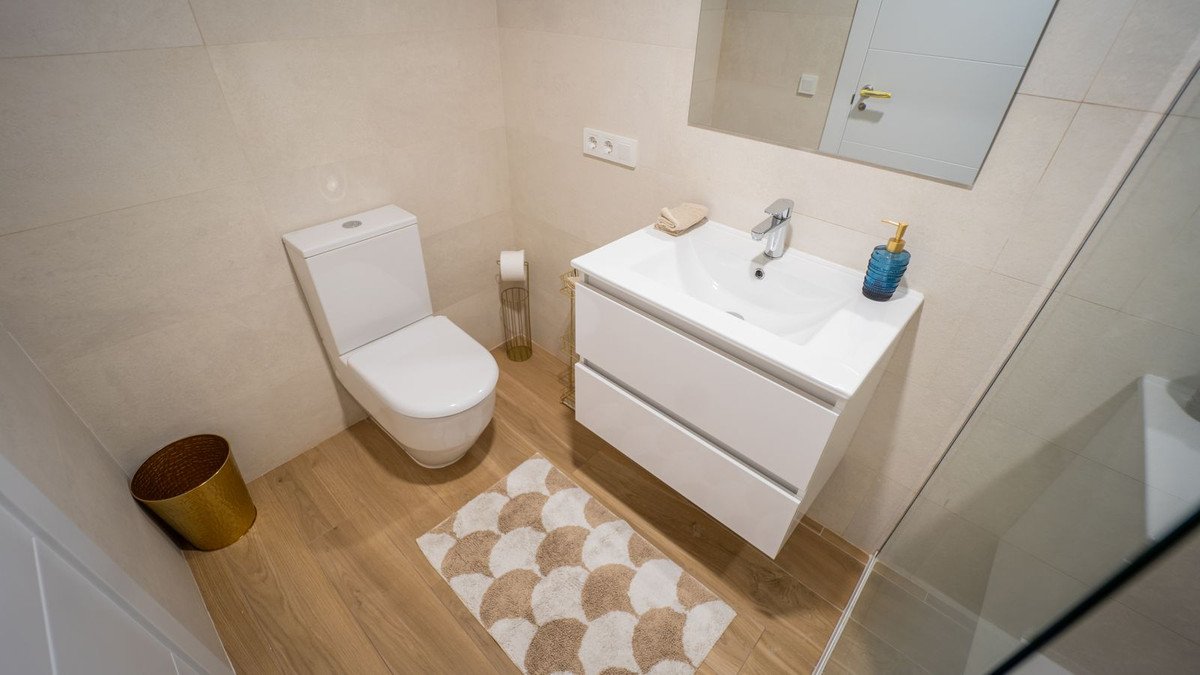 New top floor apartment with sea views and garage, Villajoyosa, Spain