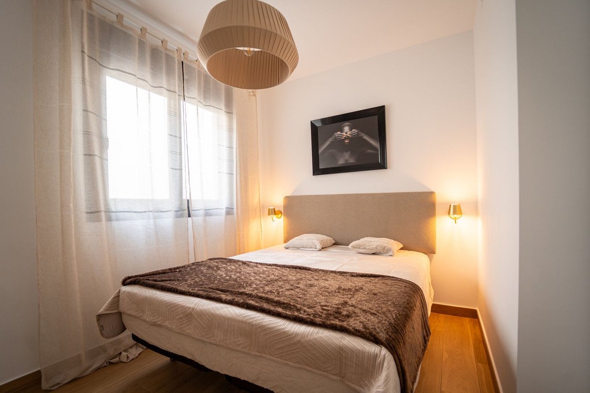 New top floor apartment with sea views and garage, Villajoyosa, Spain