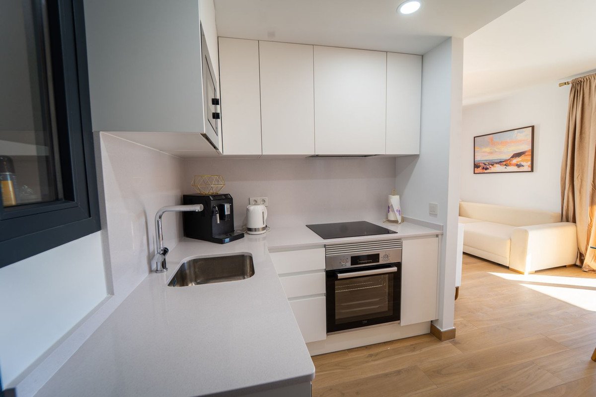 New top floor apartment with sea views and garage, Villajoyosa, Spain