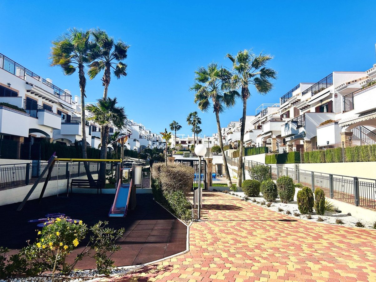 Top floor apartment with solarium 250 m from La Mata beach, Torrevieja, Spain