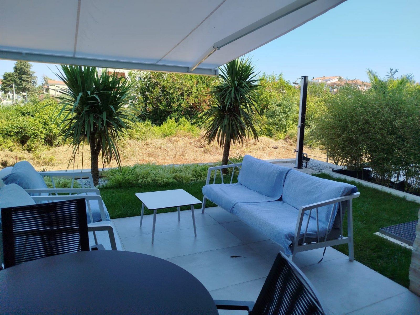 New apartment with 2 bedrooms and two garage spaces by the sea, Zadar, Croatia
