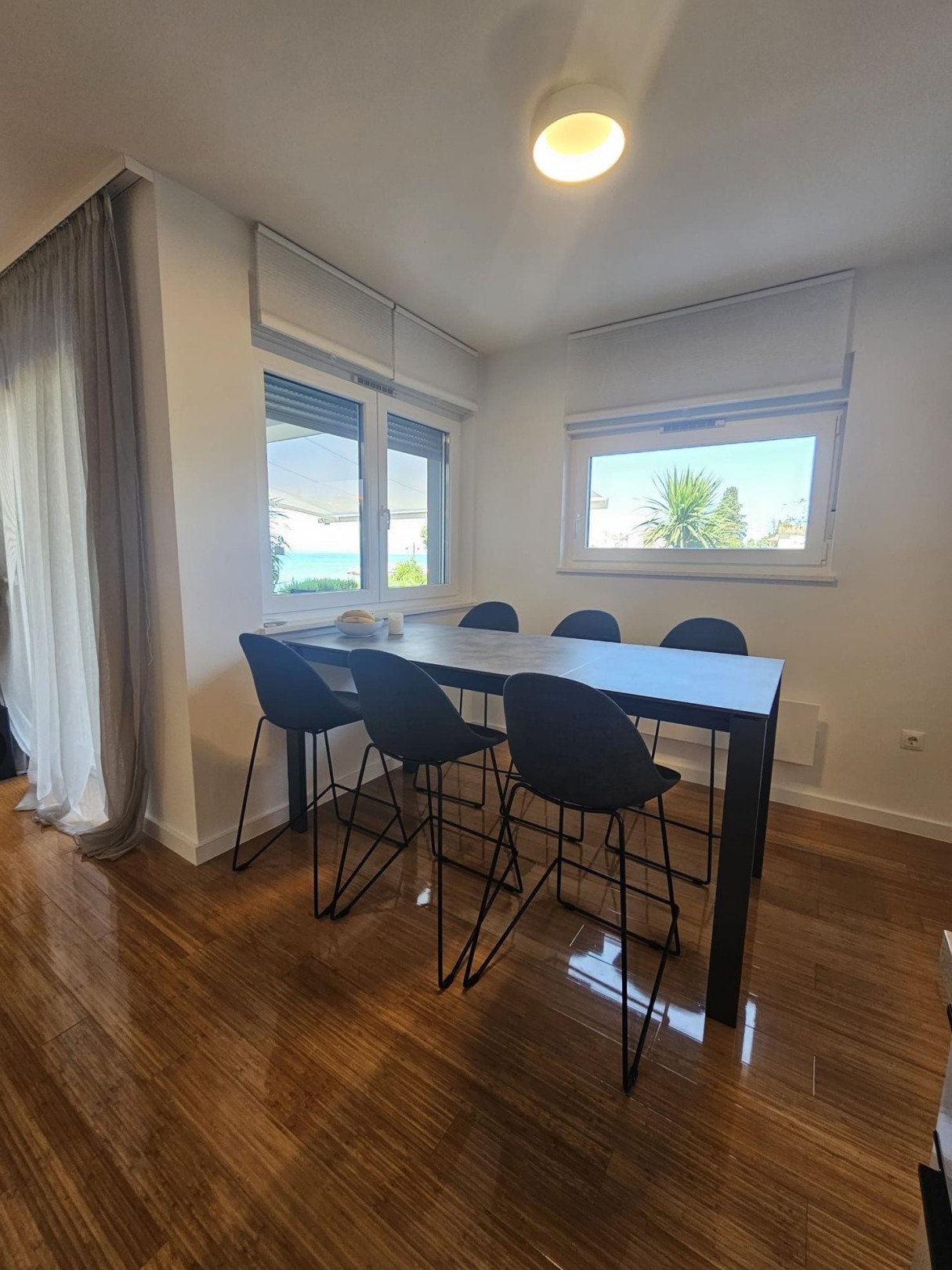 New apartment with 2 bedrooms and two garage spaces by the sea, Zadar, Croatia