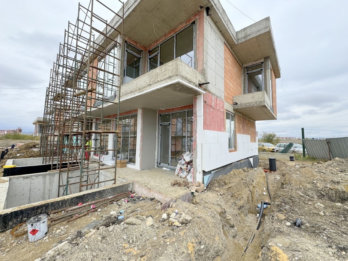 New small complex with 9 premium houses in Aheloy, just a few meters from the beach.