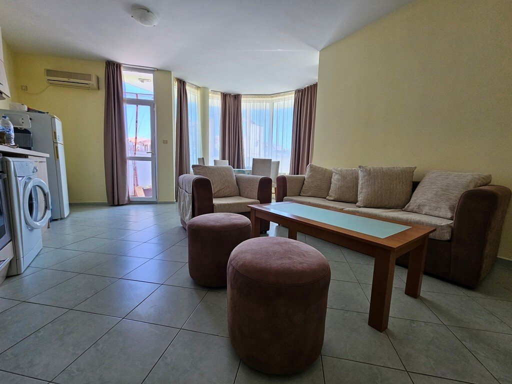 Modern 3-room apartment with 97 m² in the Pirop City Complex, Sunny Beach