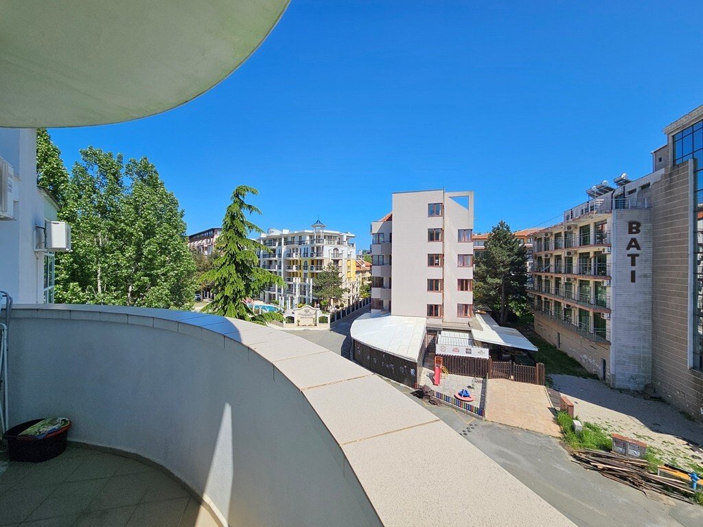 Modern 3-room apartment with 97 m² in the Pirop City Complex, Sunny Beach