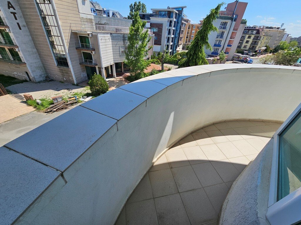 Modern 3-room apartment with 97 m² in the Pirop City Complex, Sunny Beach