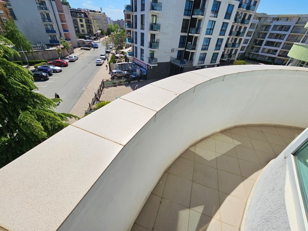 Modern 3-room apartment with 97 m² in the Pirop City Complex, Sunny Beach