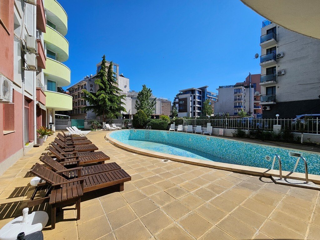 Modern 3-room apartment with 97 m² in the Pirop City Complex, Sunny Beach