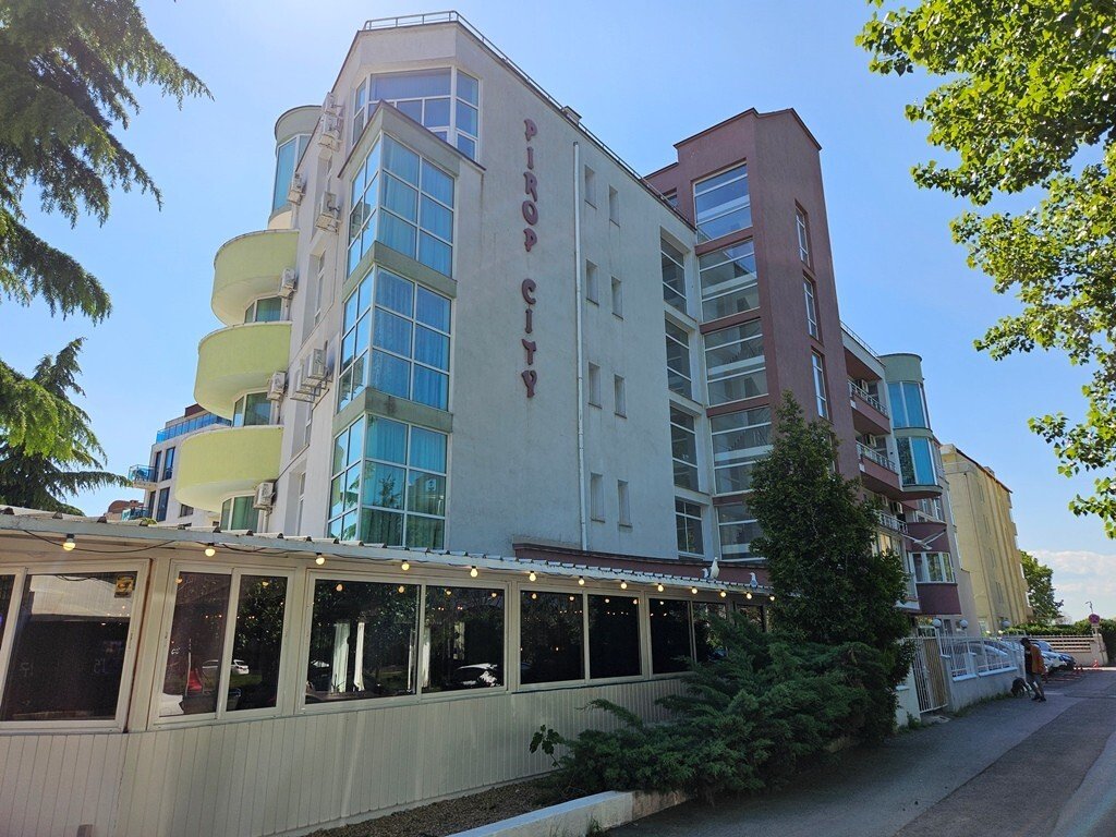 Modern 3-room apartment with 97 m² in the Pirop City Complex, Sunny Beach