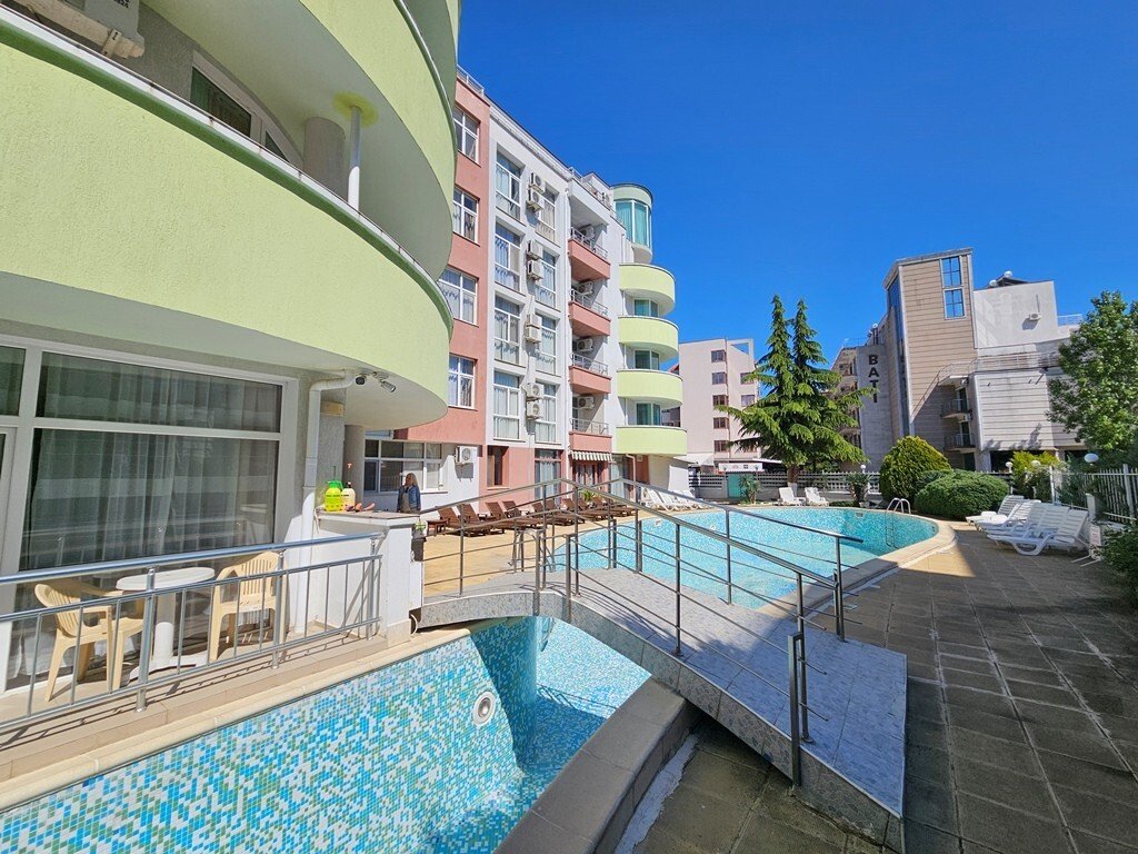 Modern 3-room apartment with 97 m² in the Pirop City Complex, Sunny Beach