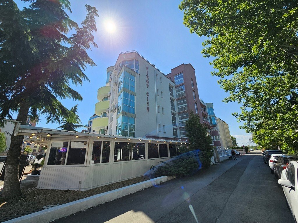 Modern 3-room apartment with 97 m² in the Pirop City Complex, Sunny Beach