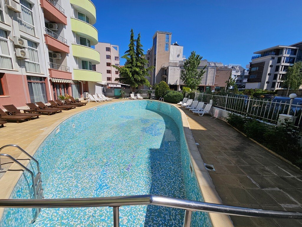 Modern 3-room apartment with 97 m² in the Pirop City Complex, Sunny Beach