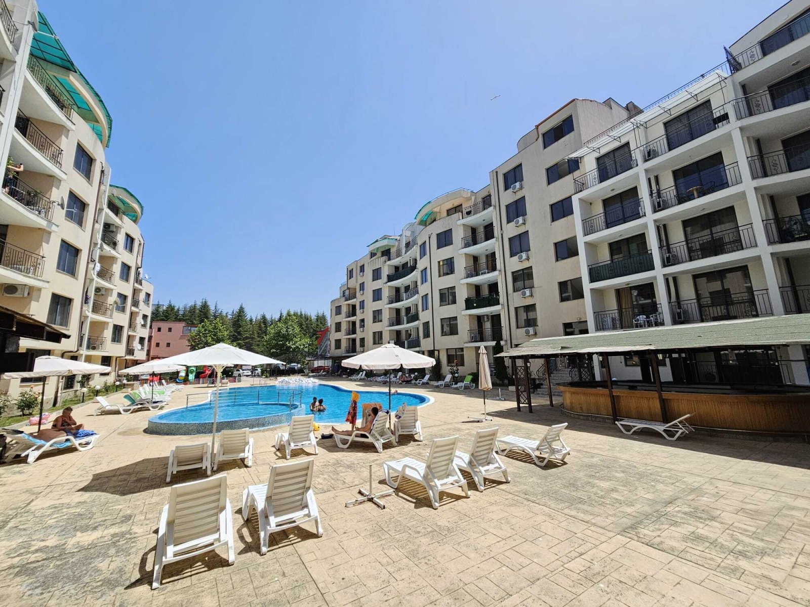 An apartment in a quiet area, near the beach and a park, in the Avalon complex at Sunny Beach.