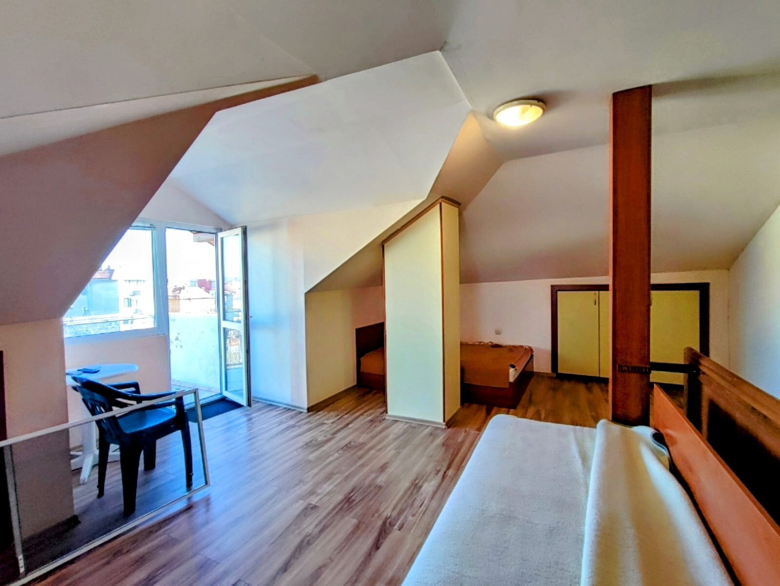 Detached 3-storey single-family house with several rooms in Ravda