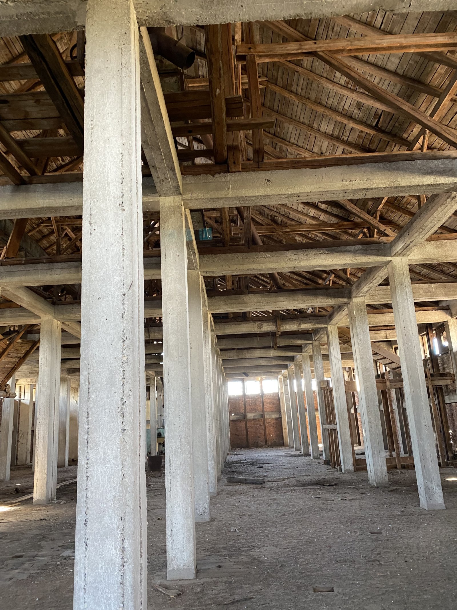 Warehouse / building in the region of the Karnobat train station with its own railway track.