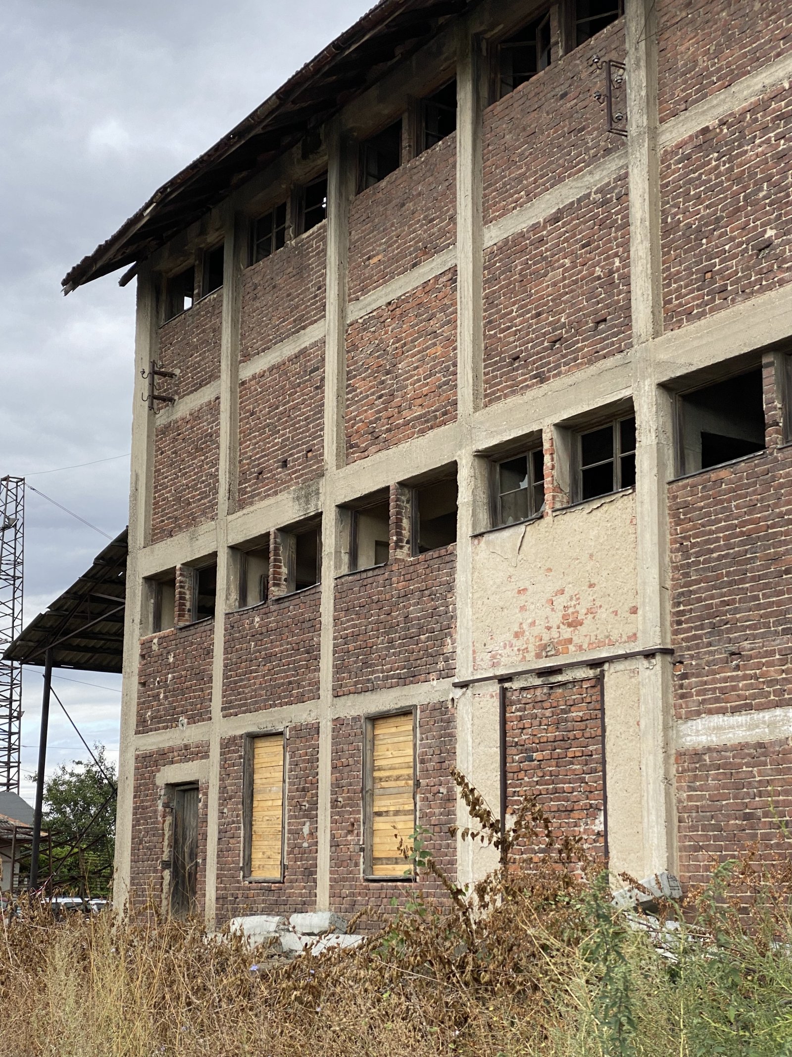 Warehouse / building in the region of the Karnobat train station with its own railway track.