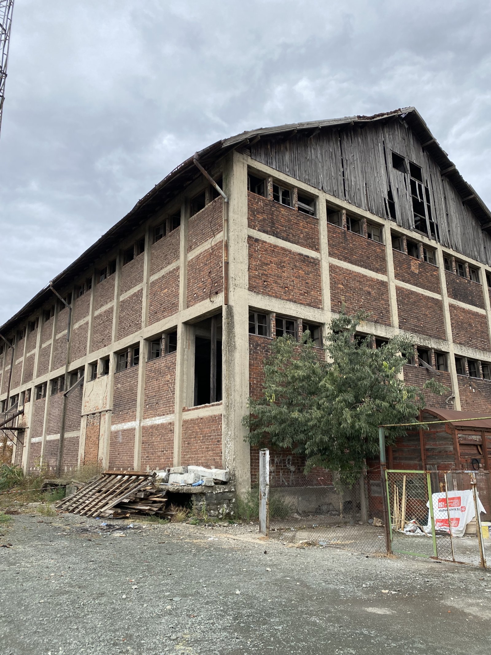 Warehouse / building in the region of the Karnobat train station with its own railway track.