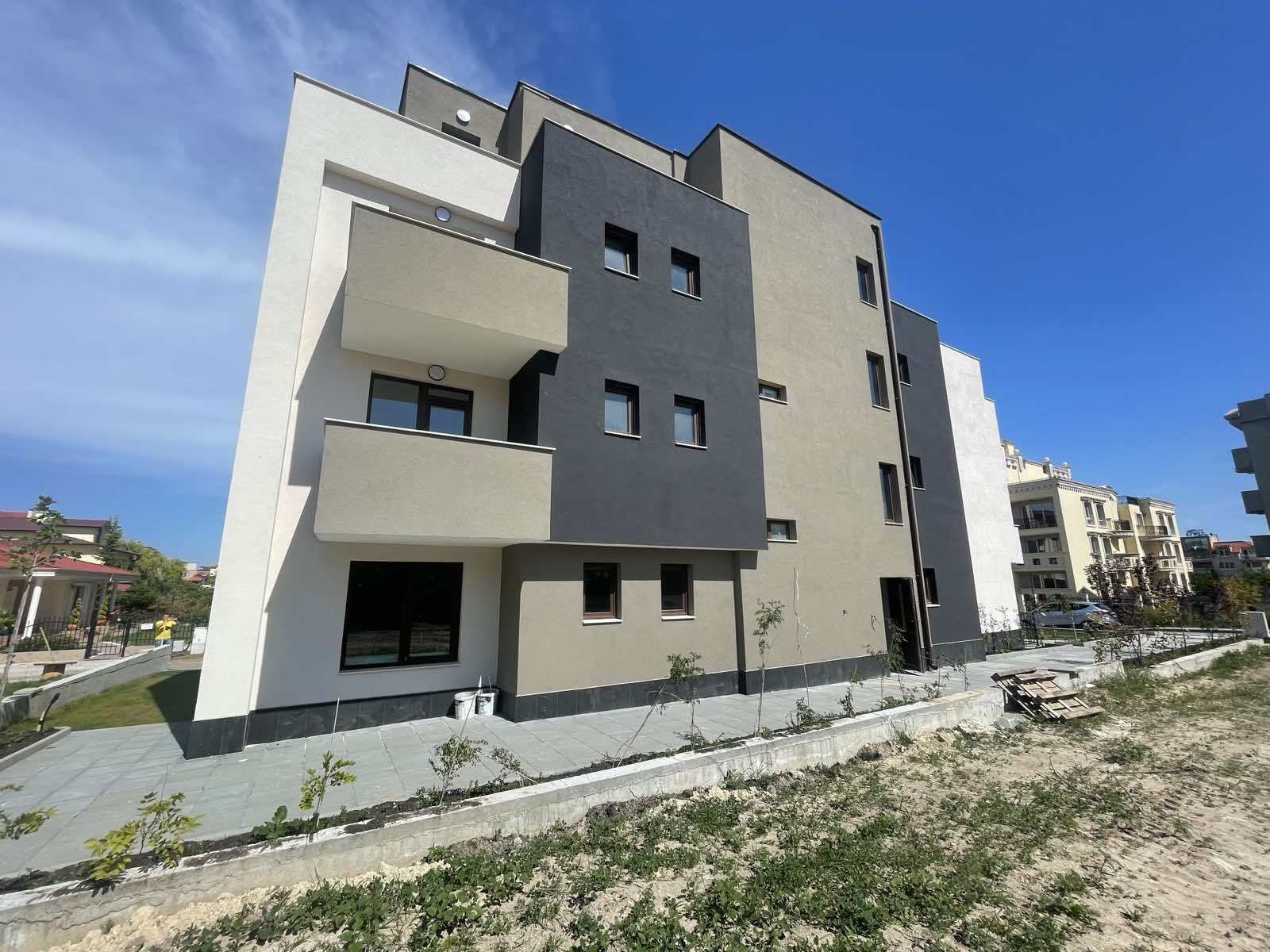 Bright 3-room apartment with no maintenance fee in Ravda, just 800 meters from the sea.
