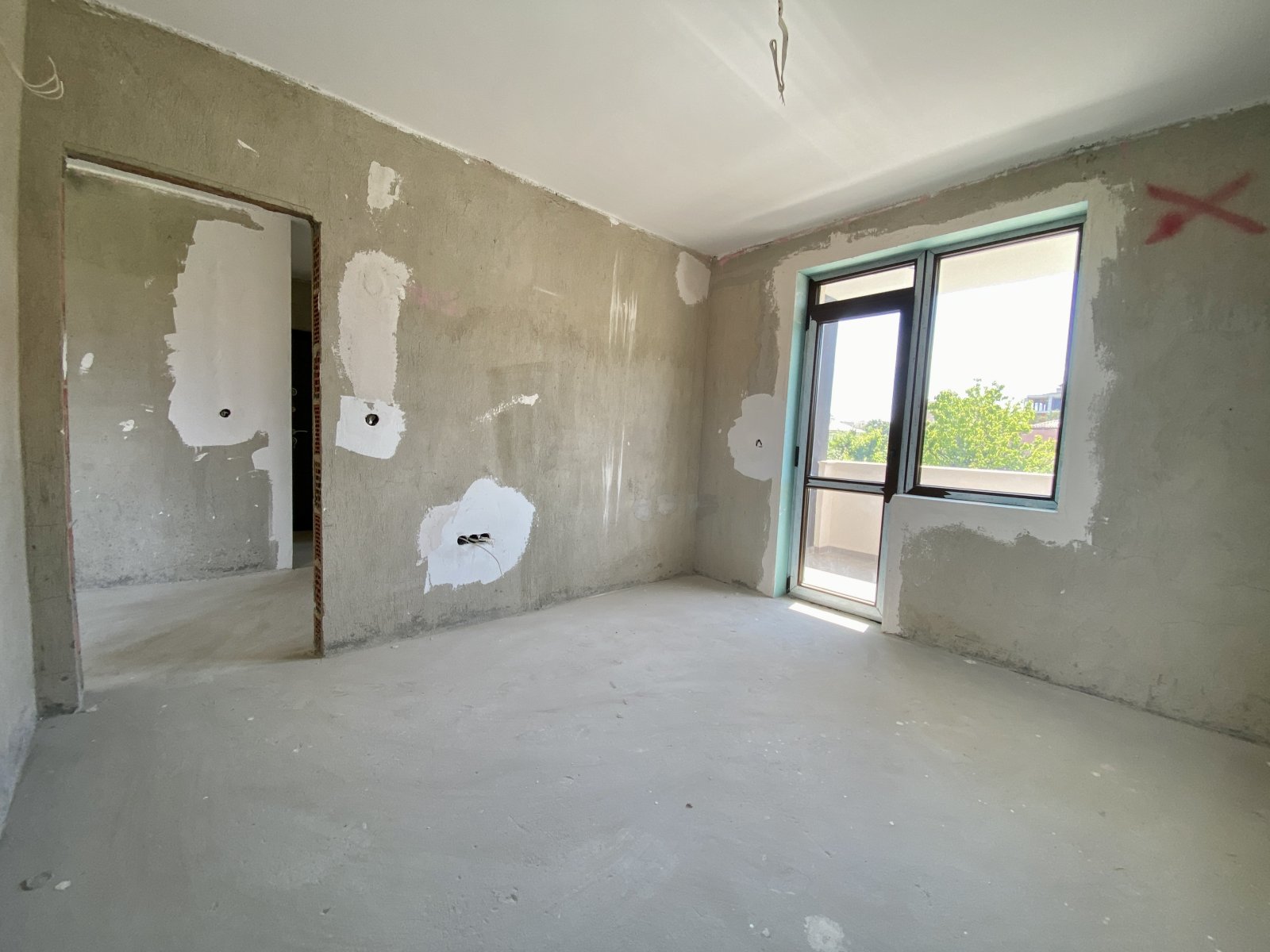 Bright 3-room apartment with no maintenance fee in Ravda, just 800 meters from the sea.