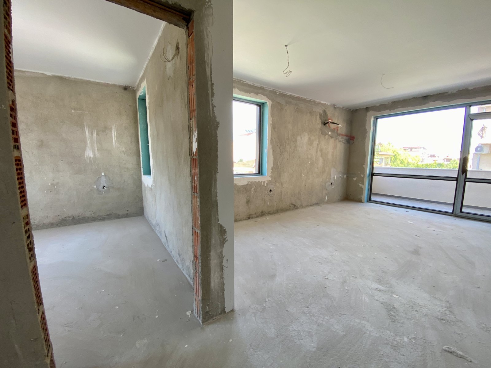 Bright 3-room apartment with no maintenance fee in Ravda, just 800 meters from the sea.