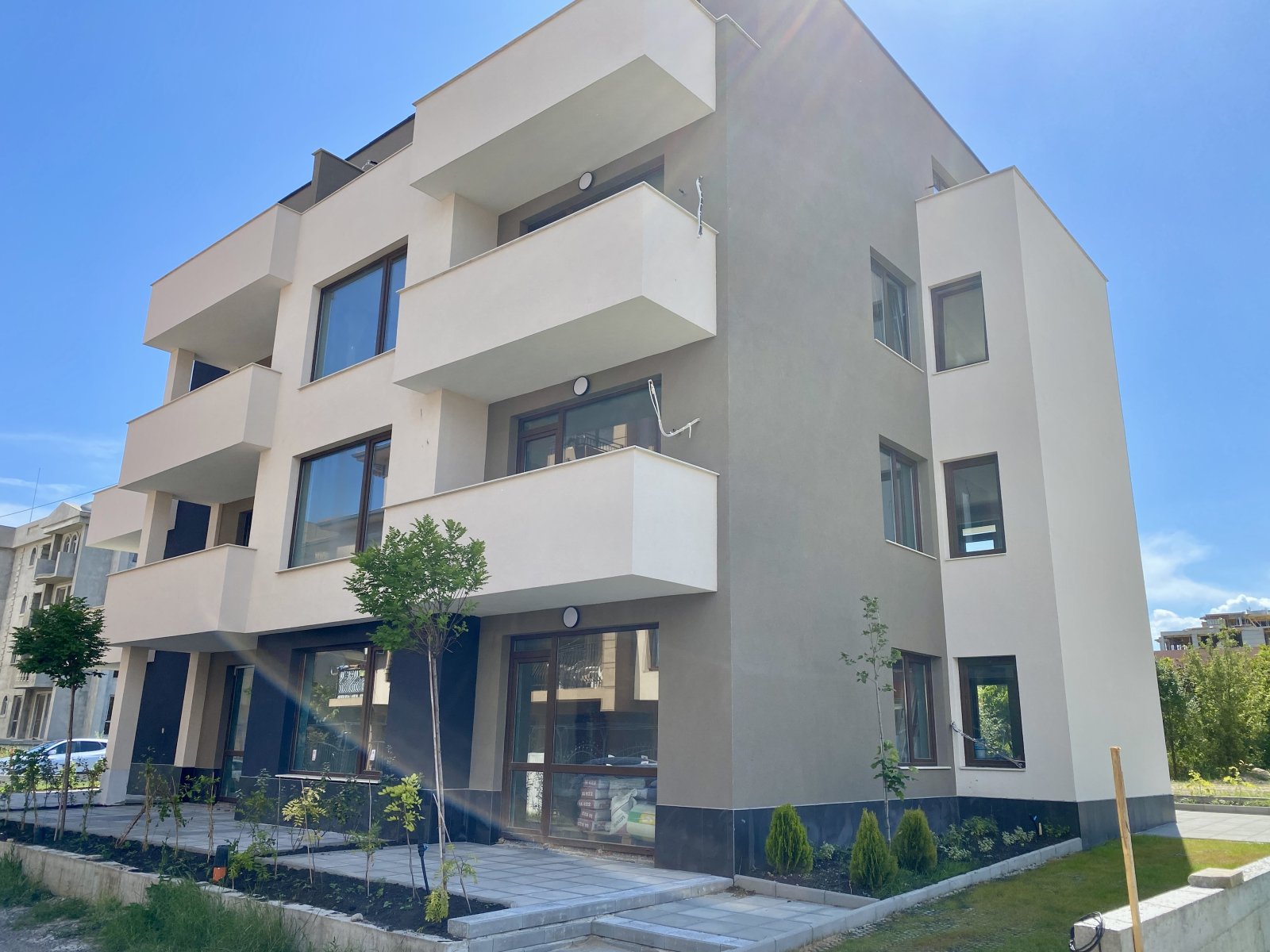 Bright 3-room apartment with no maintenance fee in Ravda, just 800 meters from the sea.