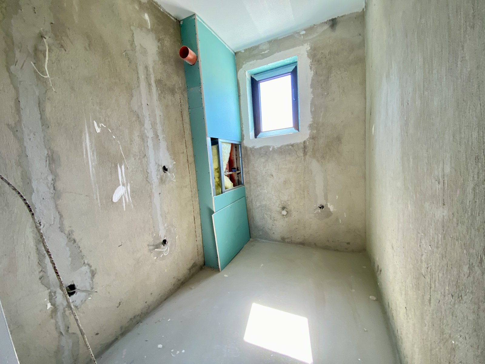 Bright 3-room apartment with no maintenance fee in Ravda, just 800 meters from the sea.