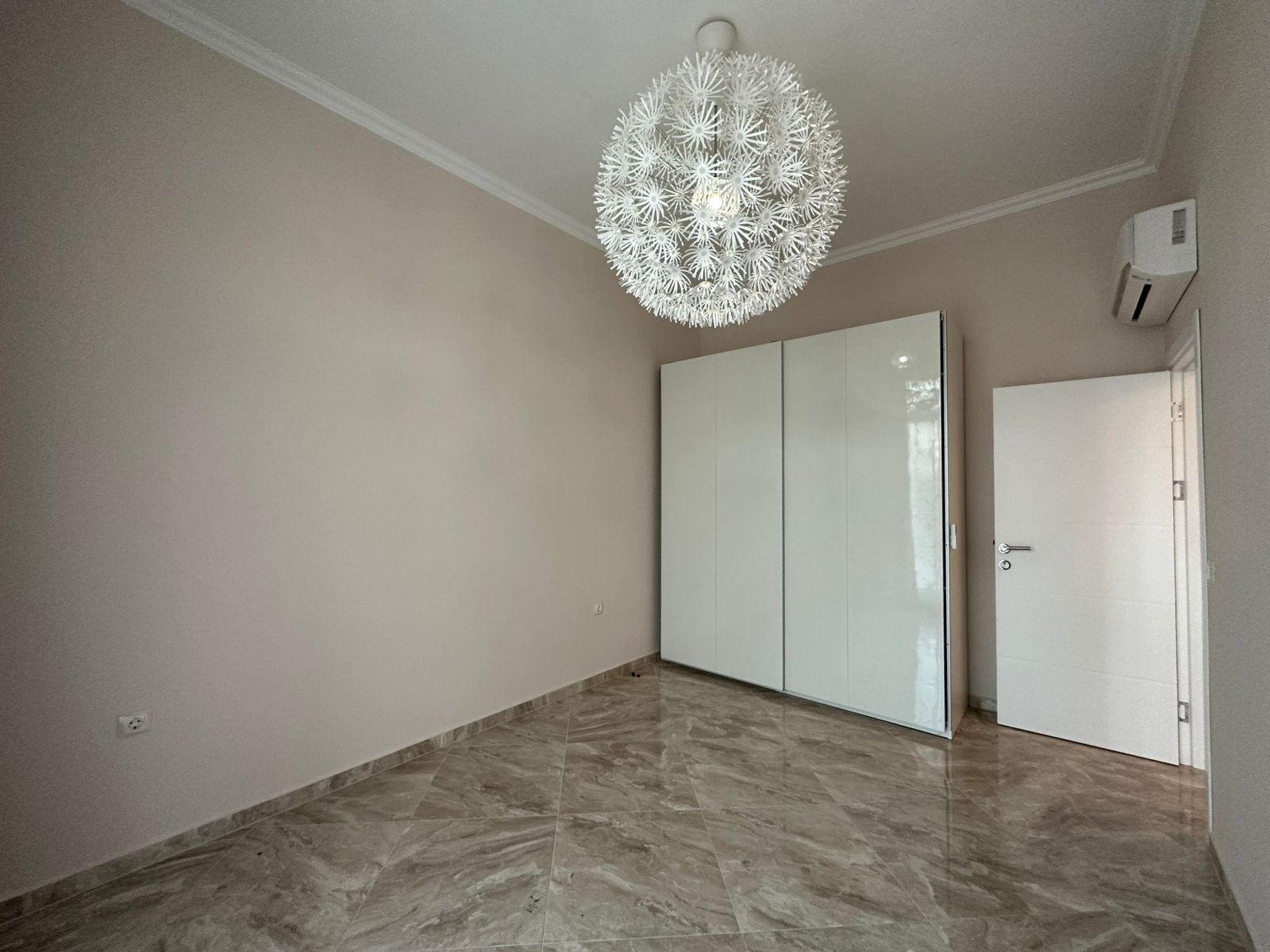 Villa Florenz – Charming 2-room apartment with pool and mountain view in Sveti Vlas