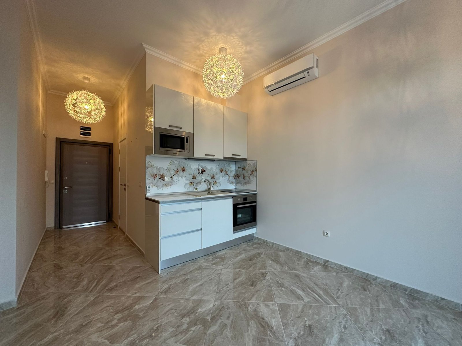 Villa Florenz – Charming 2-room apartment with pool and mountain view in Sveti Vlas