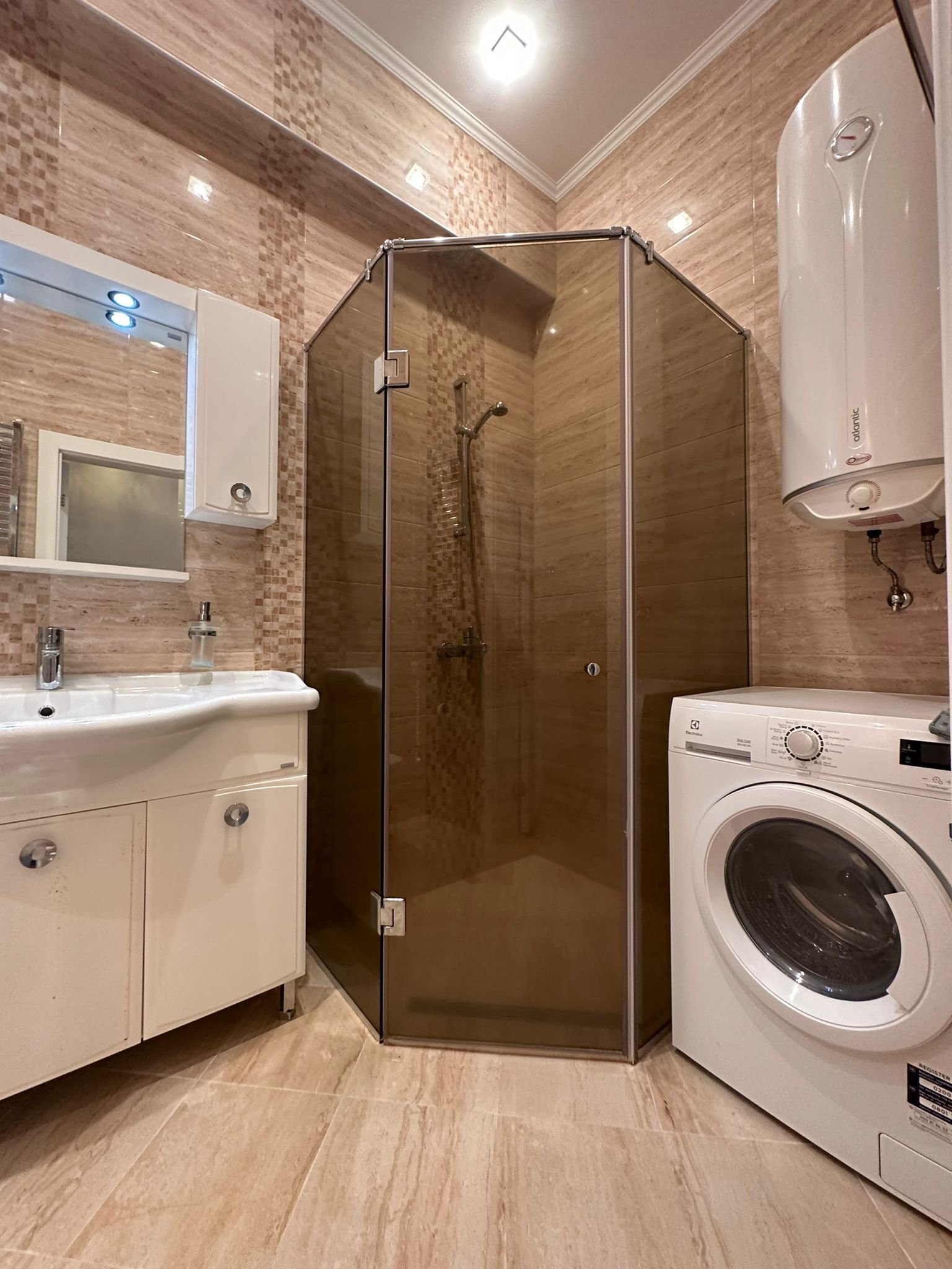 Villa Florenz – Charming 2-room apartment with pool and mountain view in Sveti Vlas