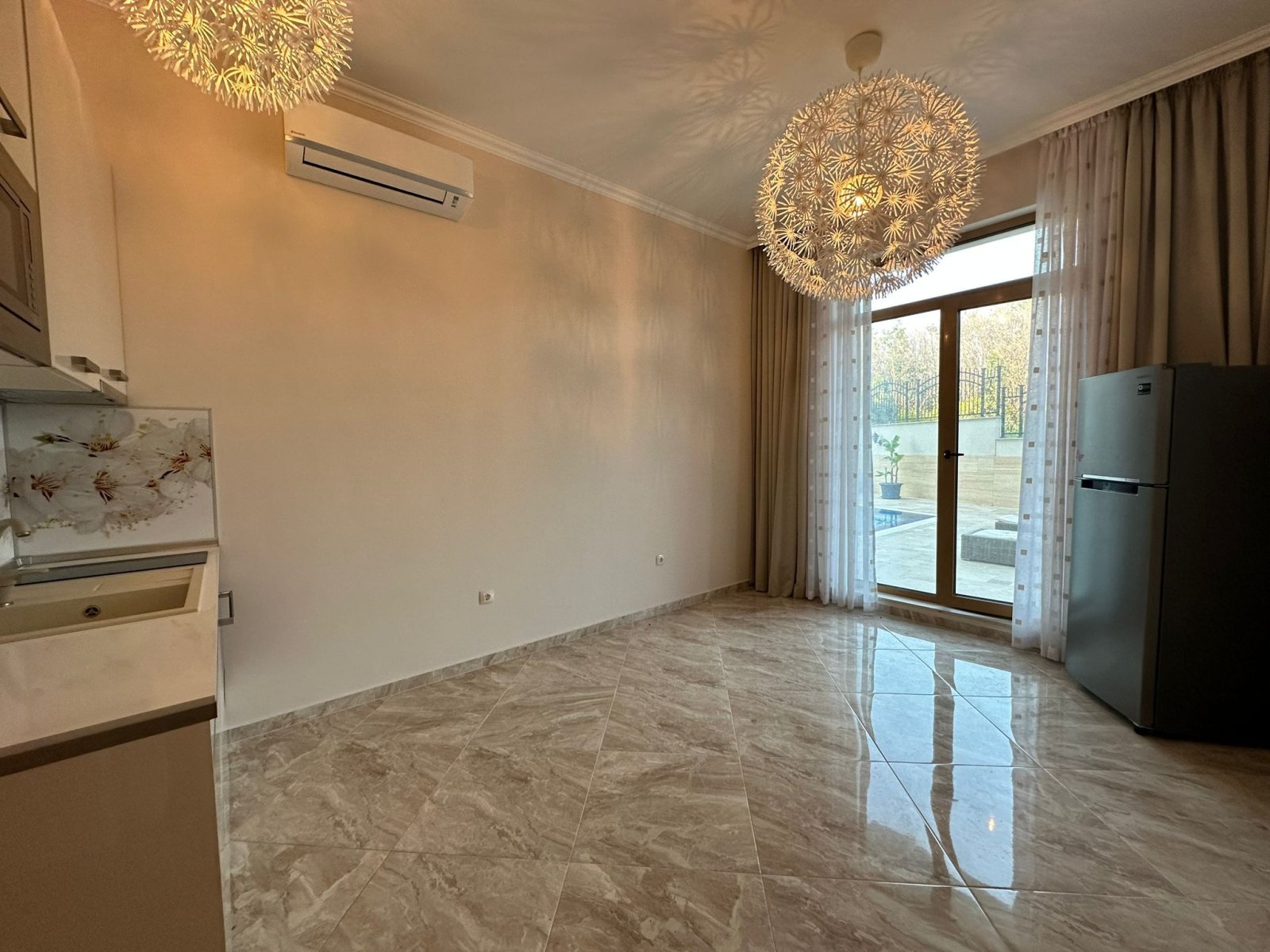 Villa Florenz – Charming 2-room apartment with pool and mountain view in Sveti Vlas