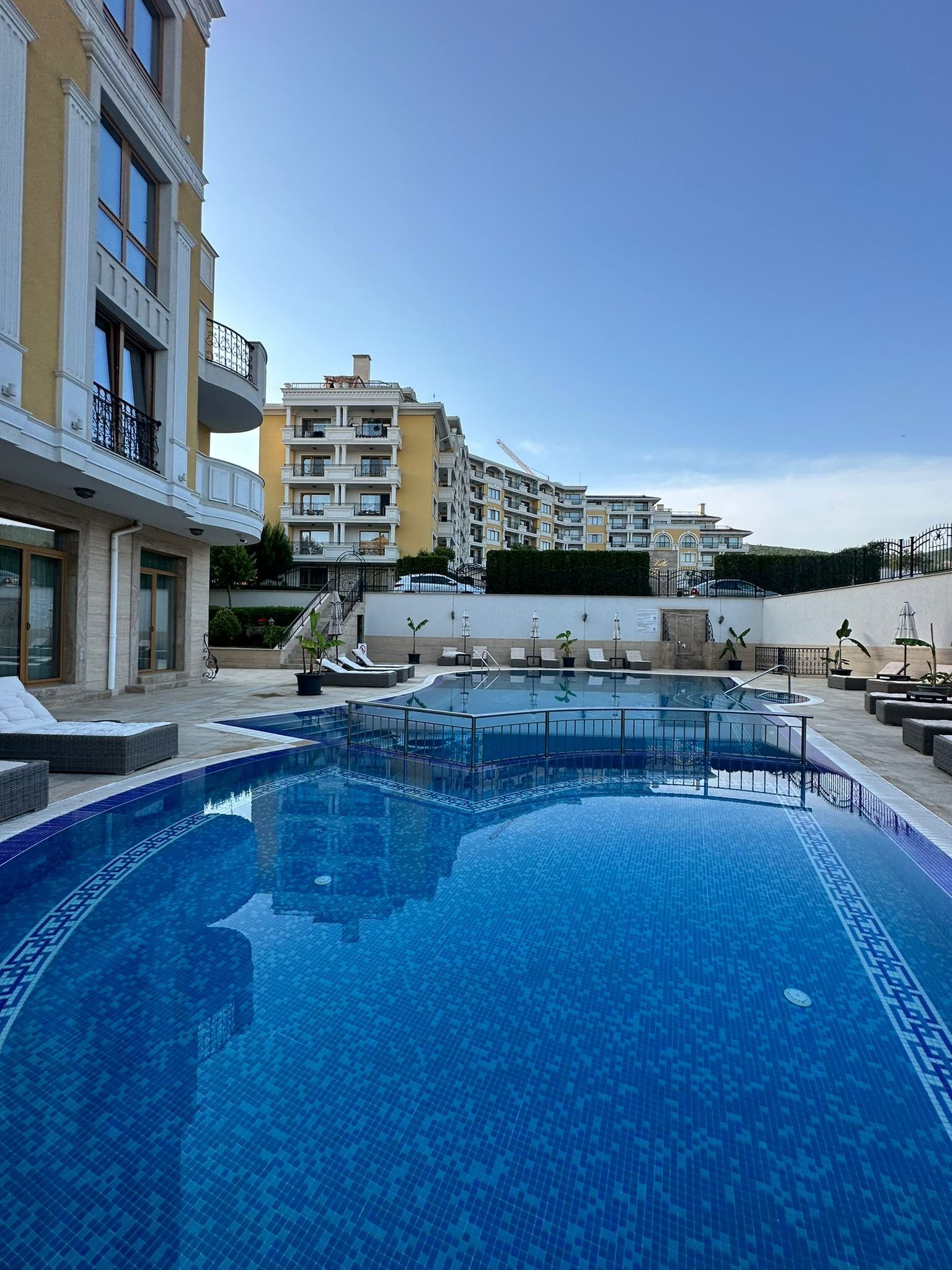 Villa Florenz – Charming 2-room apartment with pool and mountain view in Sveti Vlas