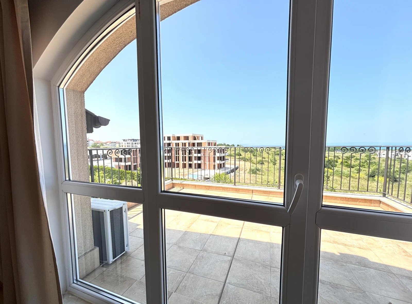 Elegant panorama maisonette in the Atia Resort complex, Chernomorets.