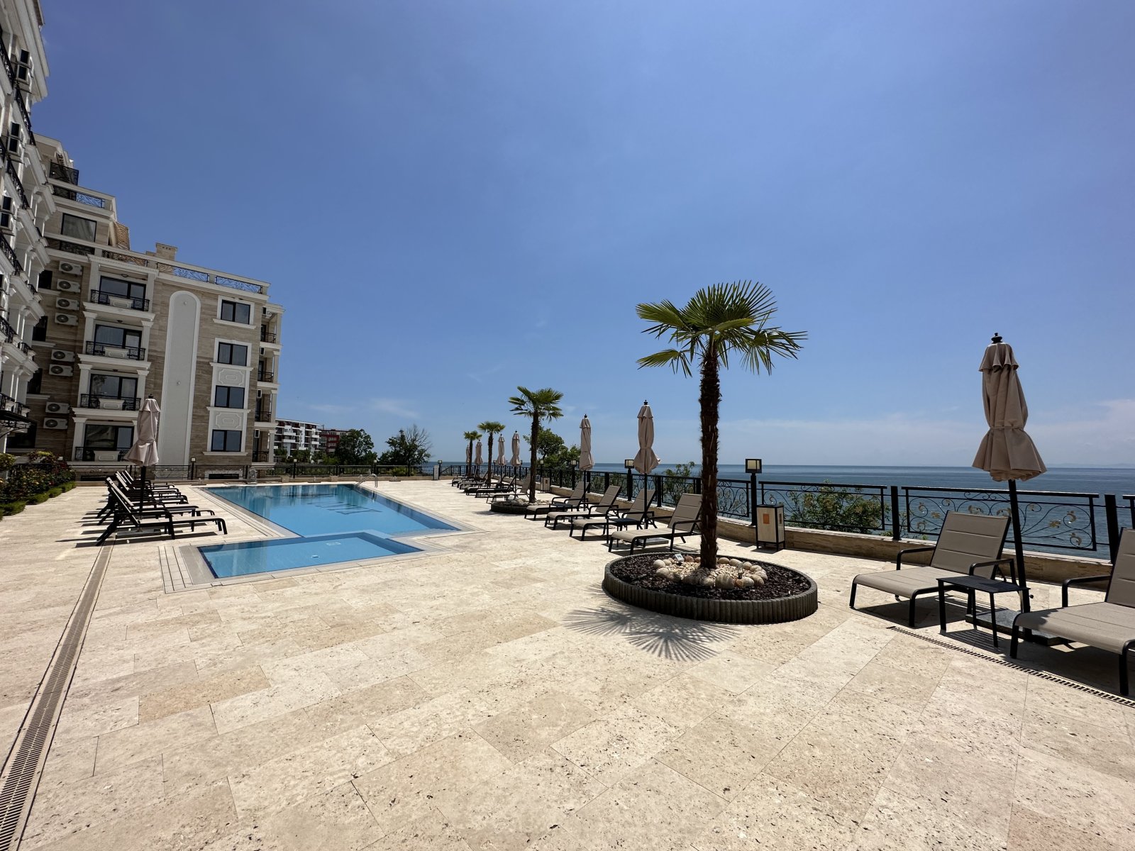 Sveti Vlas: Furnished studio apartment with mountain views in Sveti Vlas, Bulgaria 