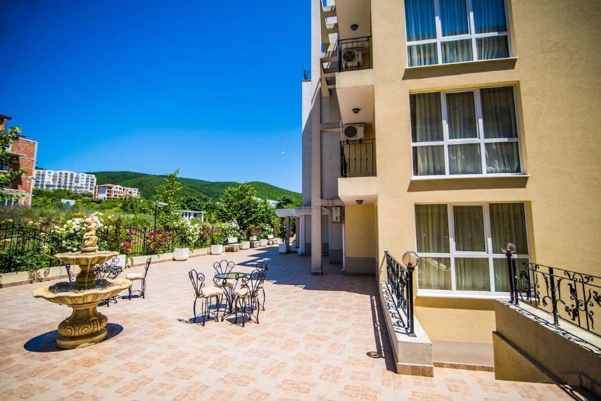 Furnished 2-room apartment with sea view in the 