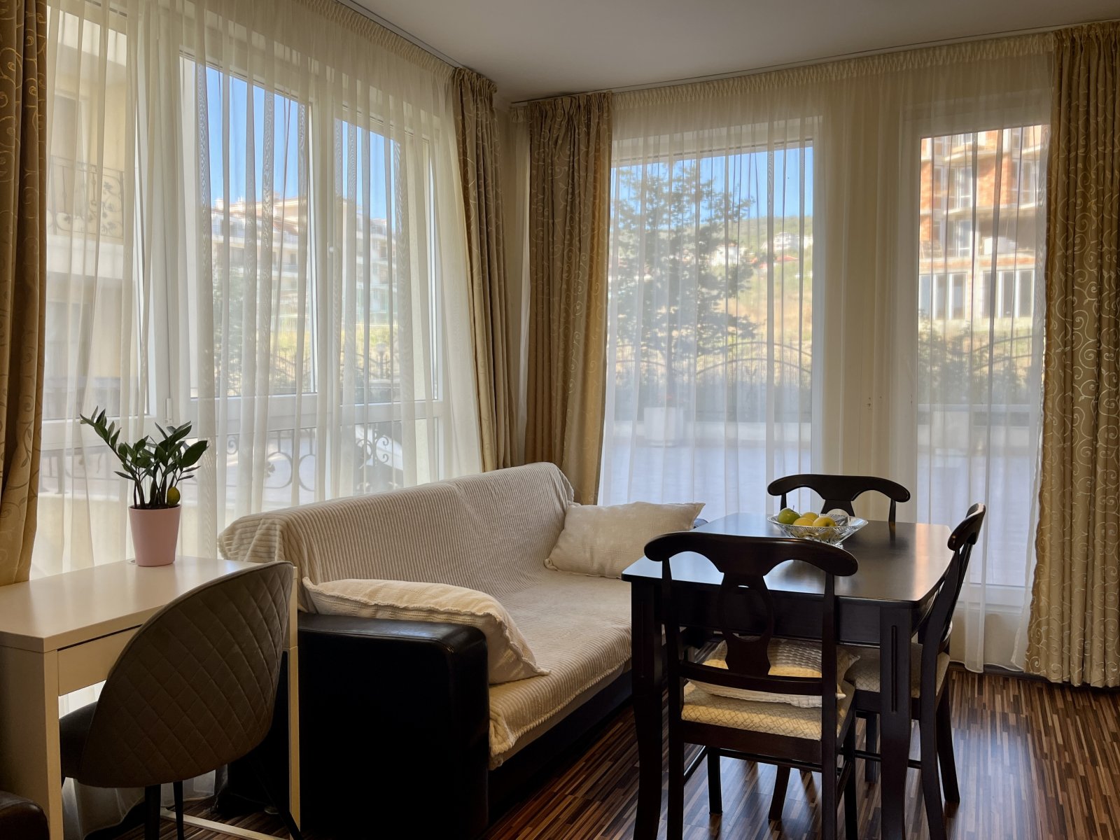 Furnished 2-room apartment with sea view in the 