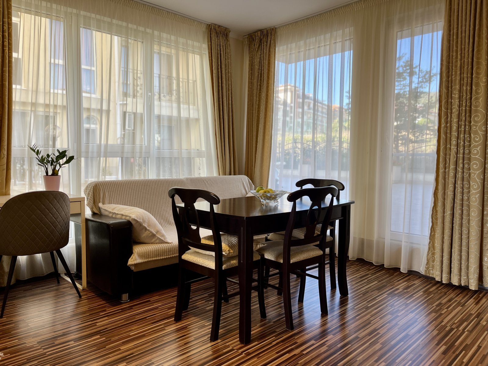Furnished 2-room apartment with sea view in the 