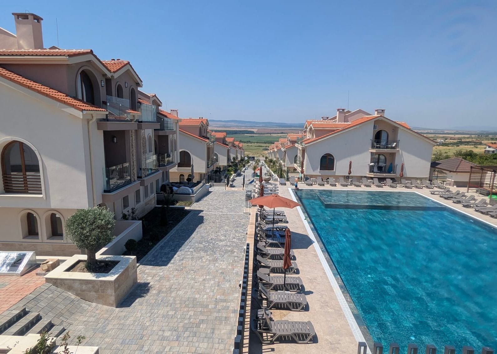 Two-room apartment in the Grand Village complex in Kosharitsa