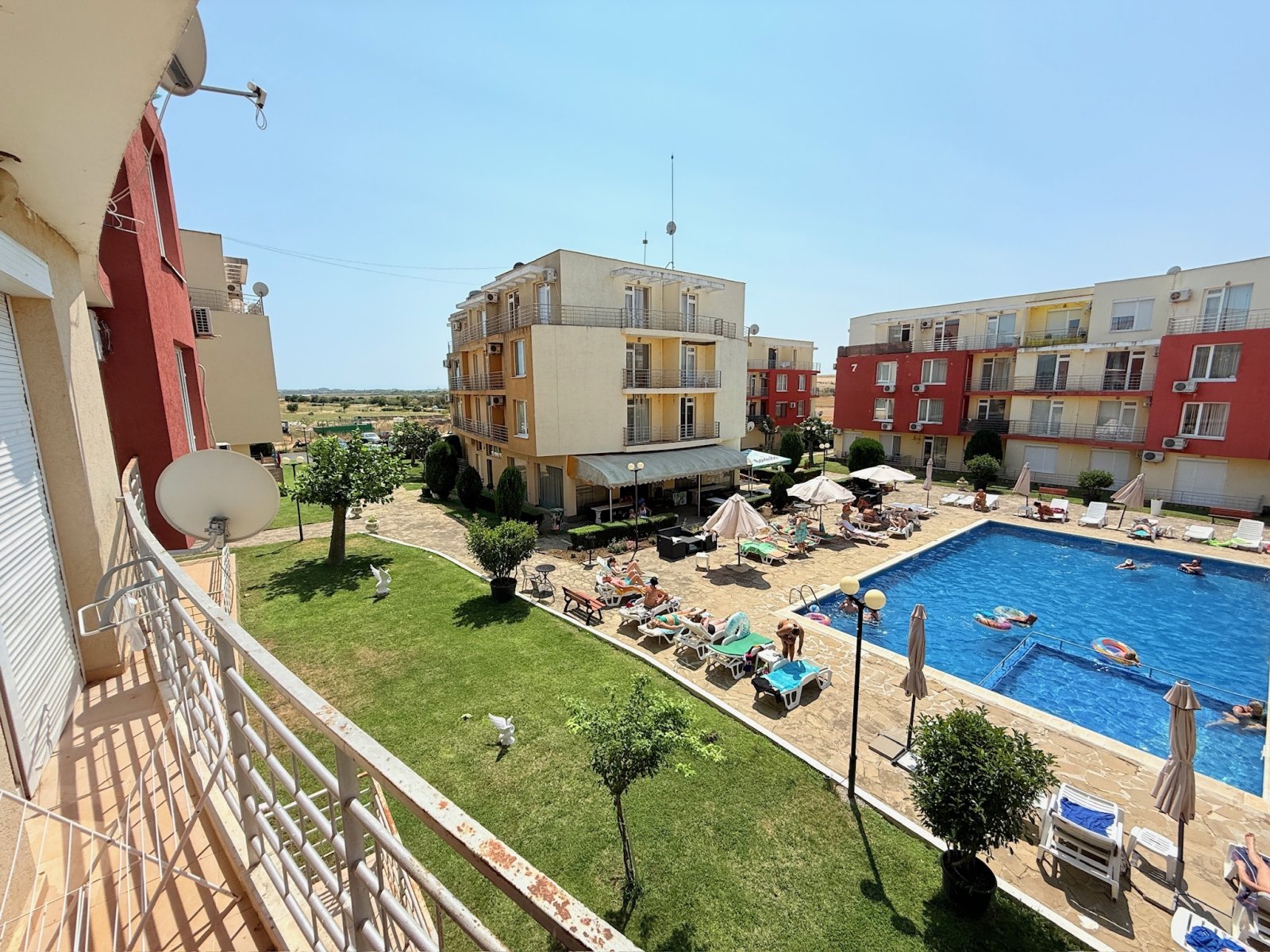 Two-room apartment in the Sunny Day 5 complex in Sunny Beach