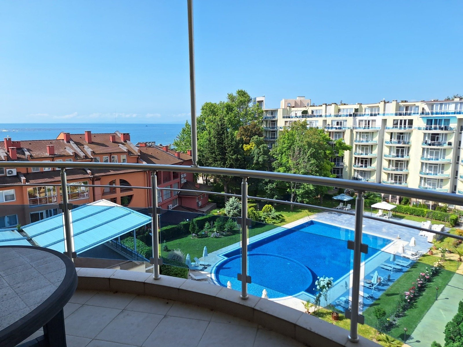 Ravda: Two-room apartment with sea view in the Oasis complex in Ravda 