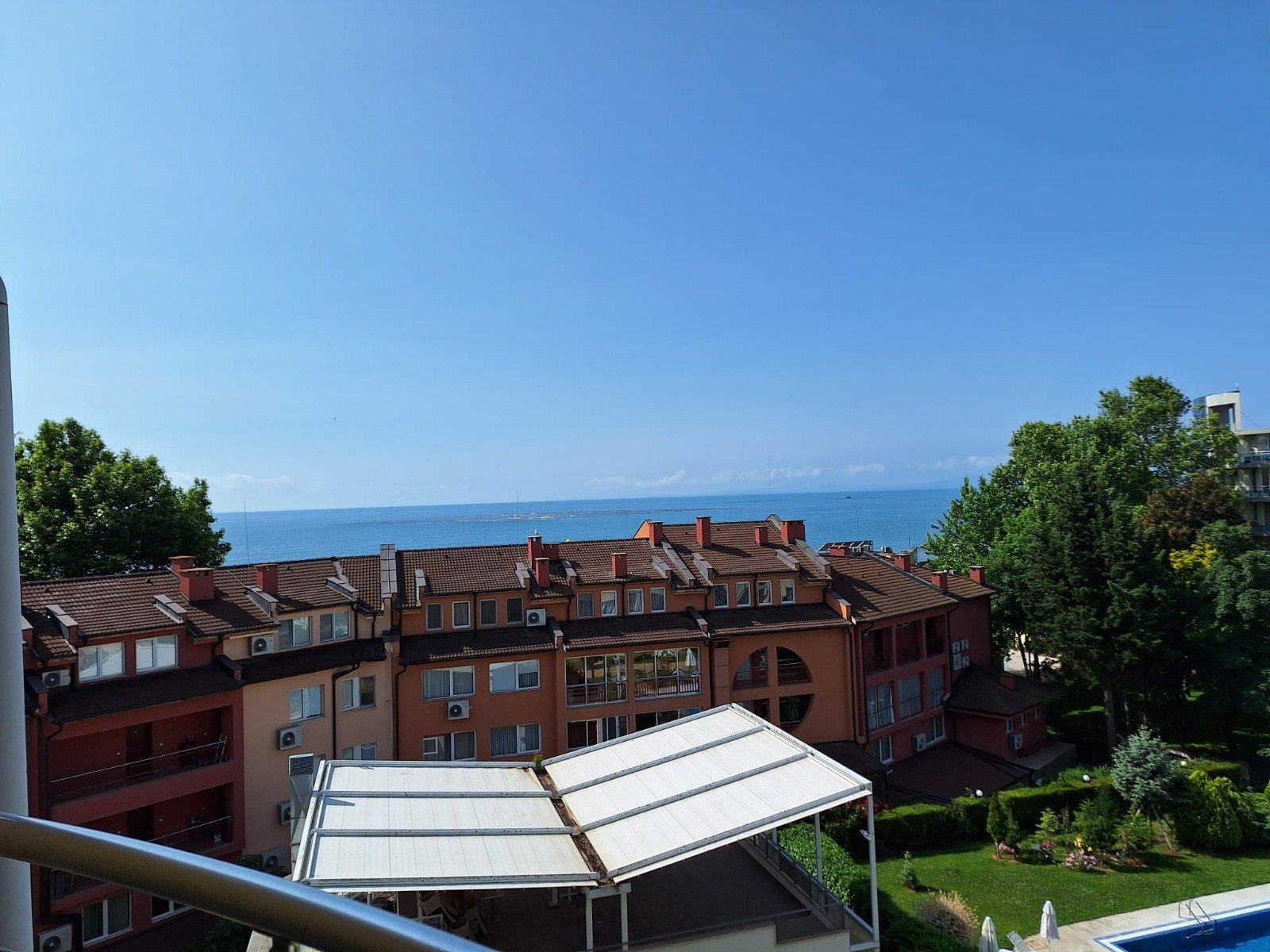 Two-room apartment with sea view in the Oasis complex in Ravda