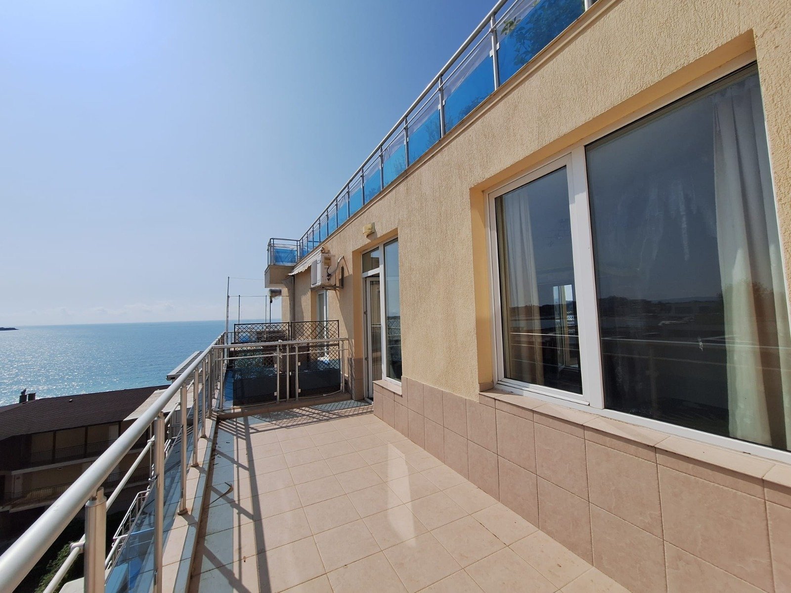 Two-room apartment with sea view in the Oasis complex in Ravda