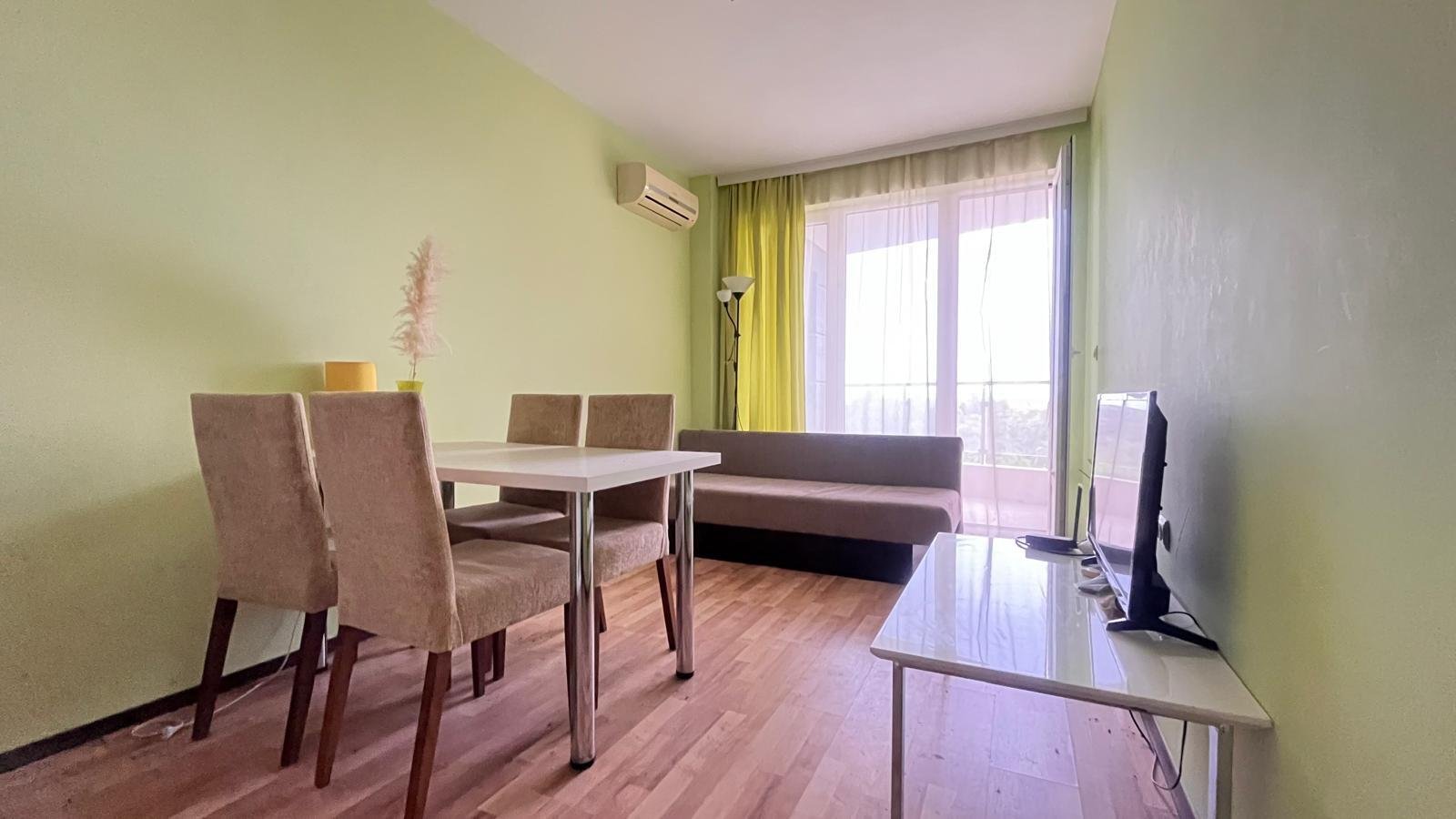 Studio with a panoramic view of the sea in Ravda