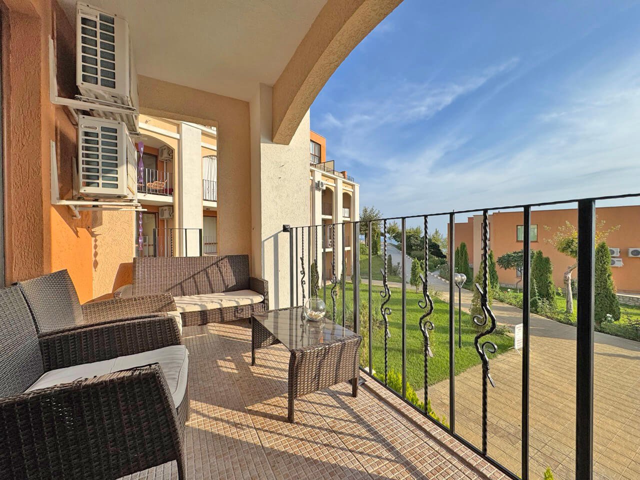 Three-room apartment in the Sea-Fort complex with sea view in Sveti Vlas.