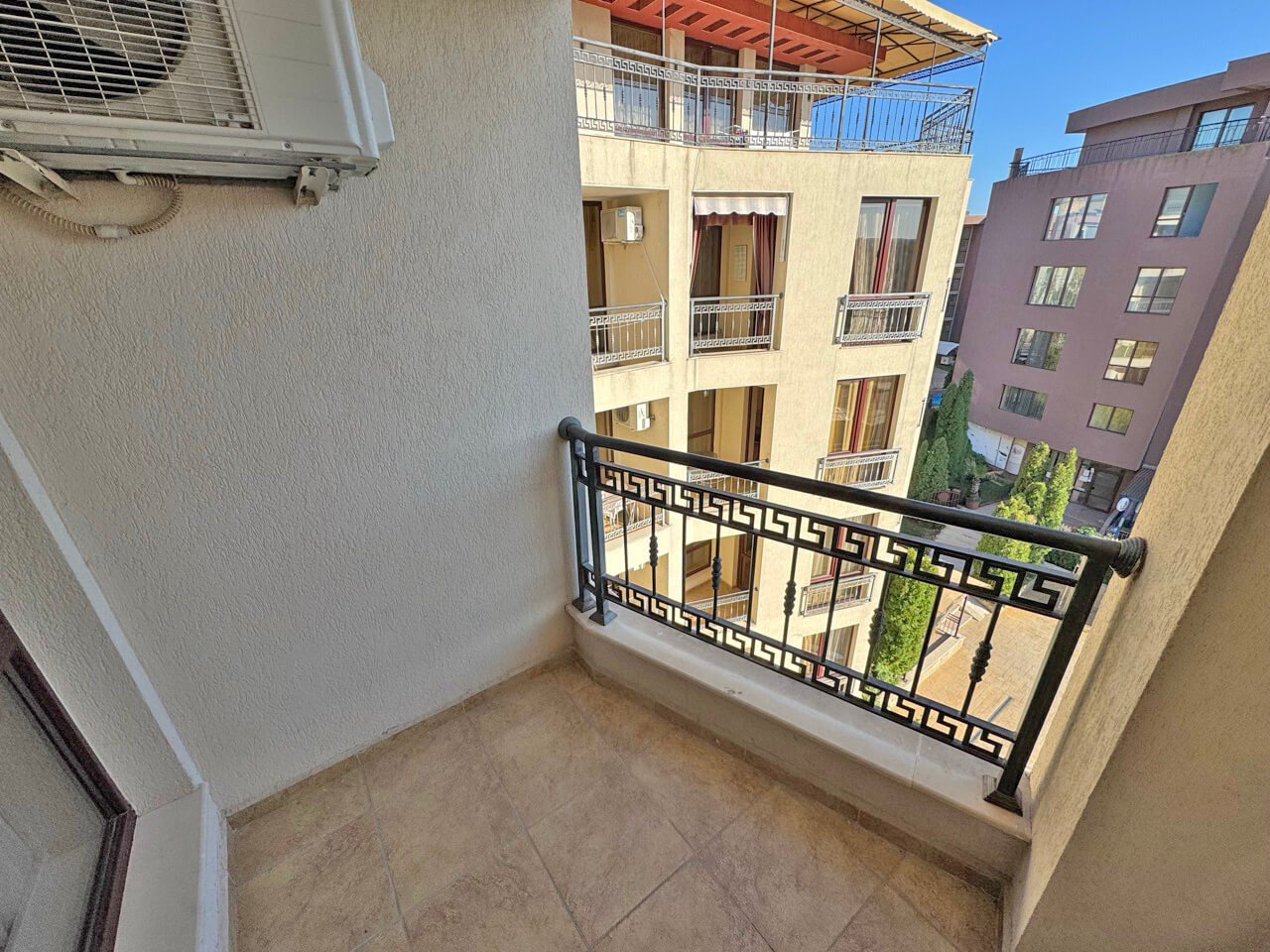 Two-room apartment in the Camelot complex at Sunny Beach