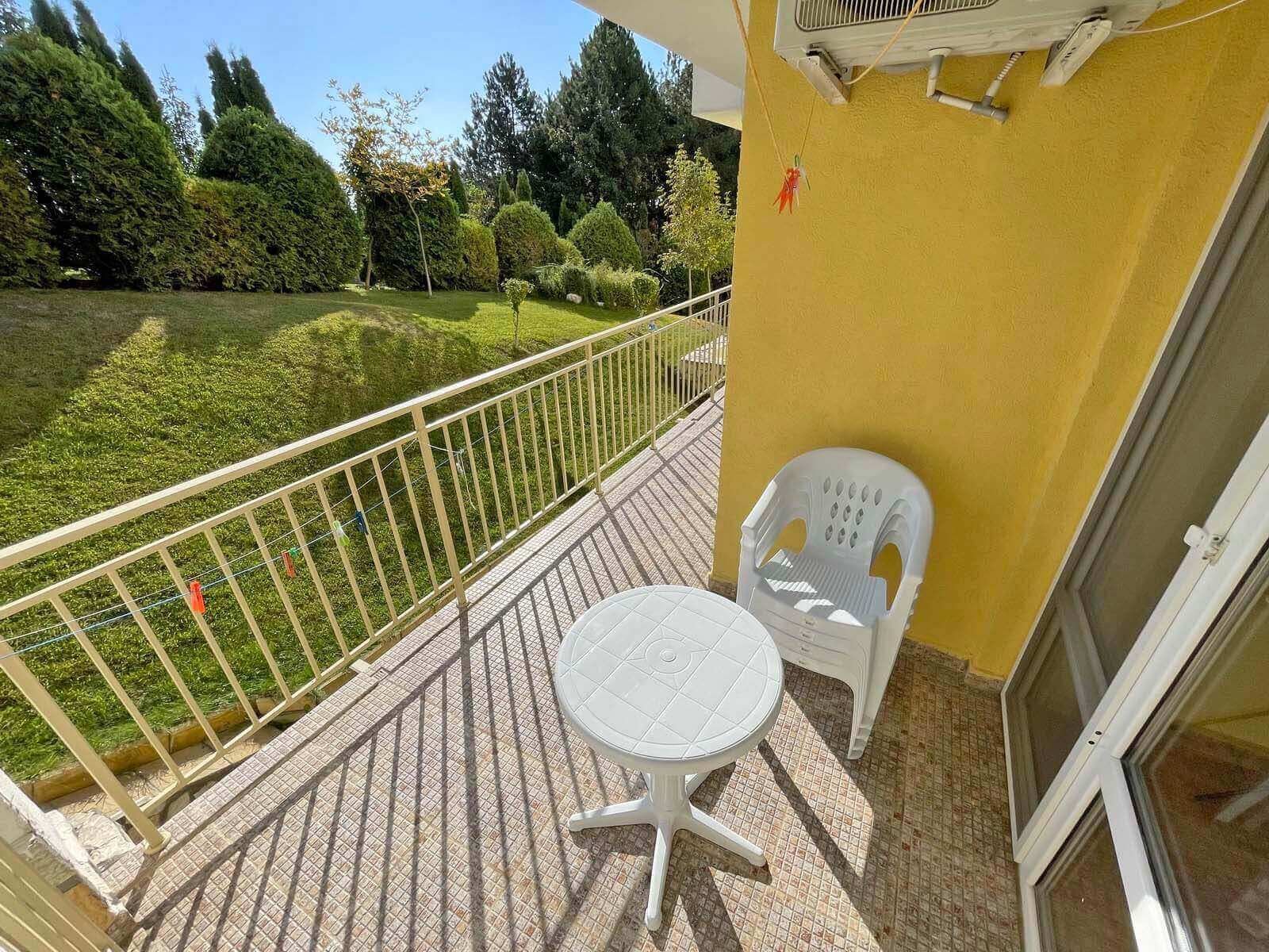 Two-room apartment in the Crown Fort complex with garden view in Sveti Vlas